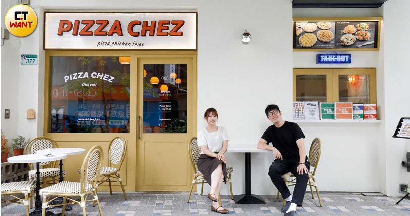 盧致臻（左）與安相柏開設韓式披薩專賣店，希望大家可以拋開對披薩的既定印象，以開放心胸嘗鮮美食。（圖／林士傑攝）