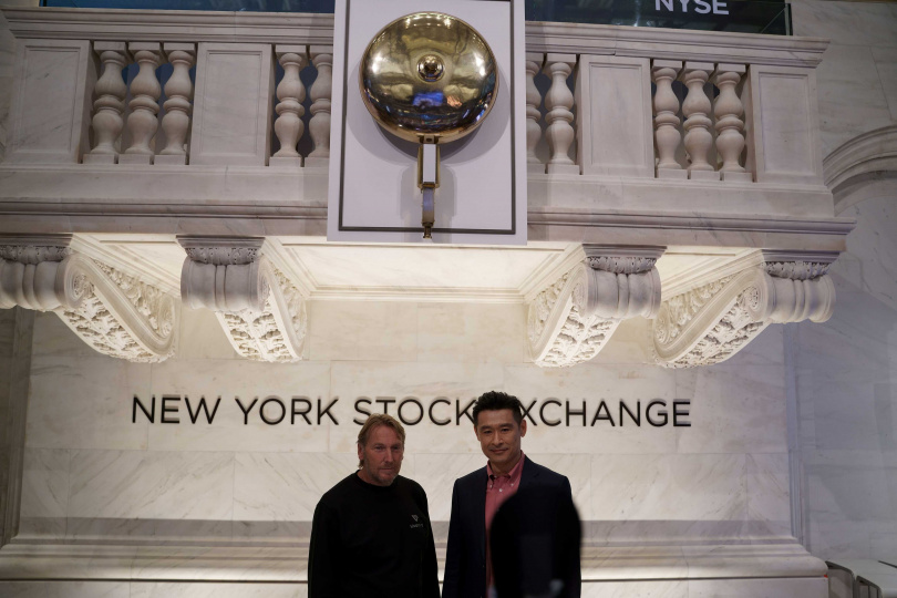 LiveWire正式在全球市價總值最高、上市審查也最為嚴格的紐約證交所掛牌，成為美國第一家掛牌上市的純電動機車品牌。(圖左至右為哈雷總裁Jochen Zeitz與光陽柯勝峯董事長)。（圖／Kymco）