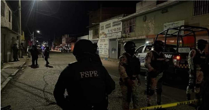 墨西哥酒吧槍擊案釀12死。（圖／翻攝自@All_Source_News推特）