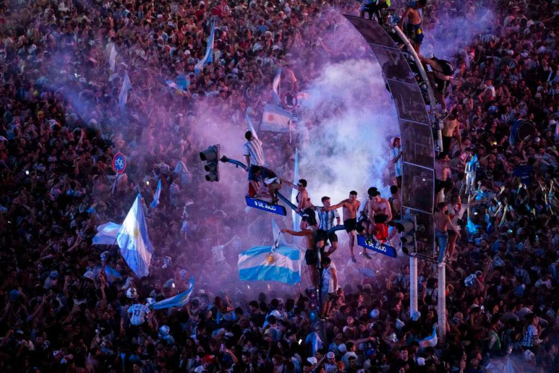 阿根廷奪冠後，不少球迷瘋狂慶祝。（圖／達志／美聯社）