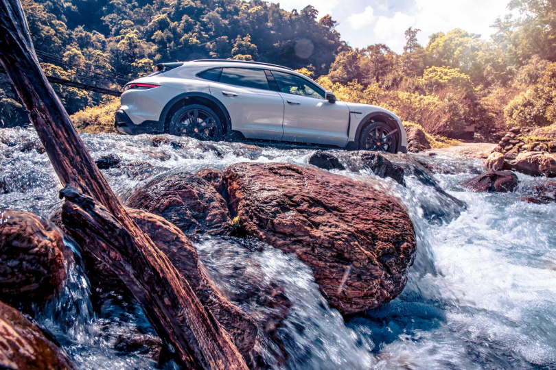 同樣的價錢原本只能買雙B的油車，現在卻能買到Porsche的電動車。（圖／翻攝自台灣保時捷臉書）