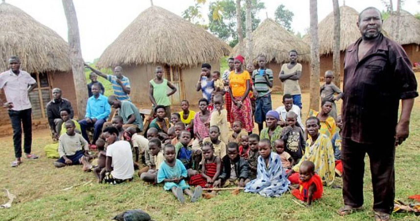 烏干達男子哈薩亞生了102名孩子，並已擁有568名孫子。  （圖／翻攝每日星報）