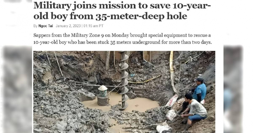 越南10歲男童泰李浩南12月31日在工地撿拾廢鐵，失足掉入洞口寬度僅25公分、深達35公尺的圓形水泥管，目前還沒被救出。（圖／翻攝自越南快訊網頁e.vnexpress.net）
