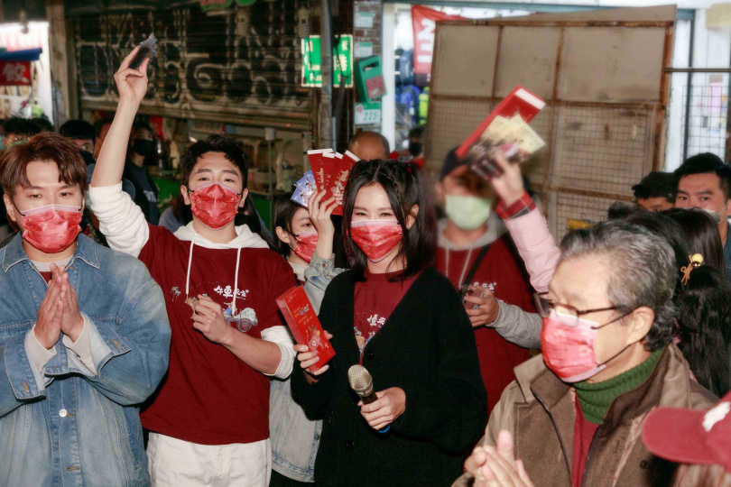 安心亞在小尖石子路上快跑忍不住罵髒話。（圖／公視、禾豐製作提供）