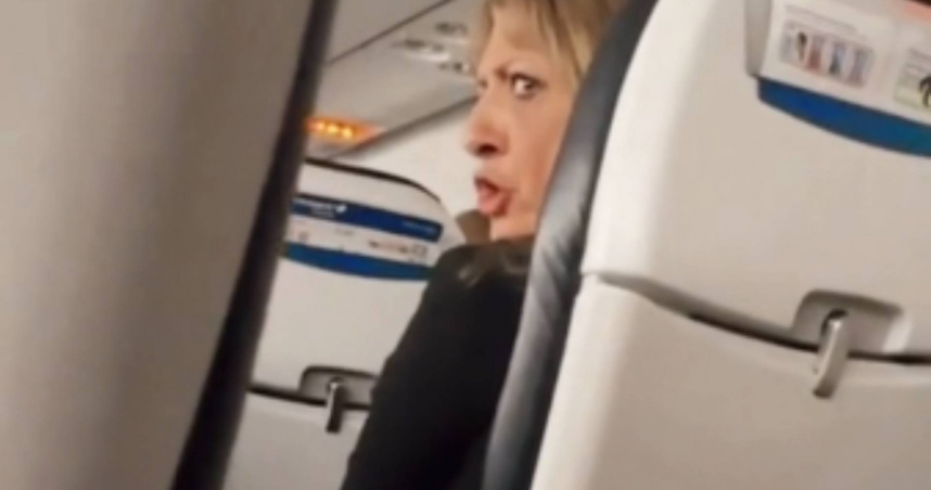 一名空服員網紅表示，會在機上抱怨小孩哭鬧不休的乘客才令人討厭。（圖／翻攝自TikTok）