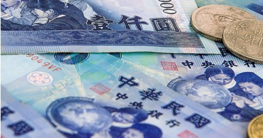 行政院長蘇貞昌宣布將發放每人6000元，政院人士透露，民眾最快可在2月底看到金額入帳。（示意圖／Pixabay）