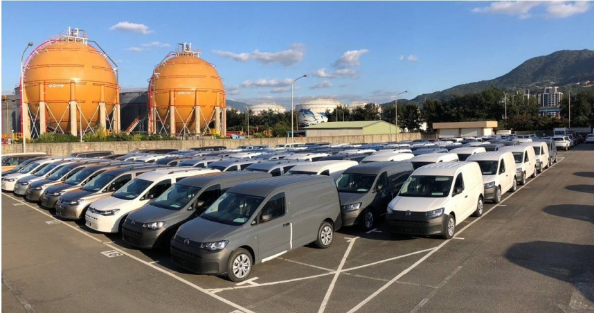 「台灣頭家的德國商用車」Caddy Cargo大量車源到港，趕新春前交車。（圖／福斯商旅提供）