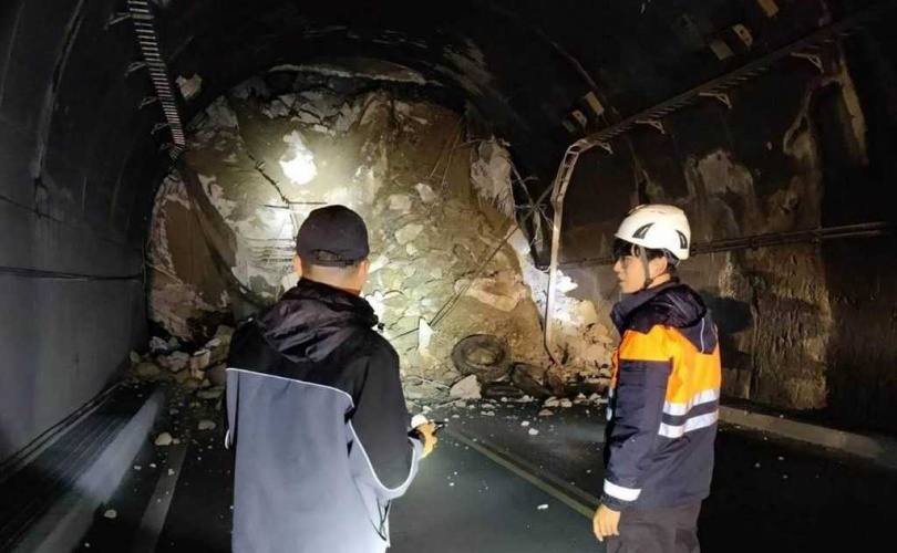 蘇花公路大清水隧道嚴重坍方。（圖／花蓮縣消防局提供）