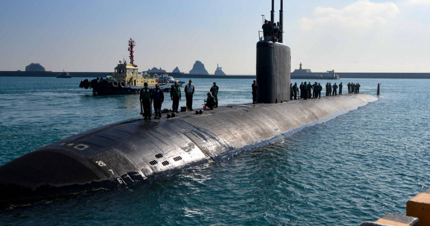 美國海軍潛艇春田號現身釜山軍港。（圖／翻攝自FB）