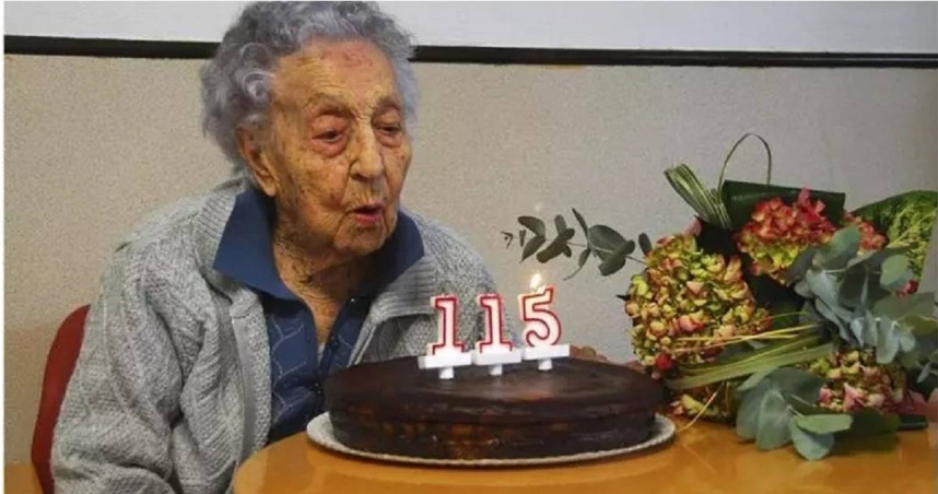 出生於美國的西班牙老婦人莫雷拉（Maria Branyas Morera）在19日獲得金氏世界紀錄（Guinness World Records）認證是目前世界上最長壽的人瑞。（圖／翻攝自Twitter／@Supercentenaria）