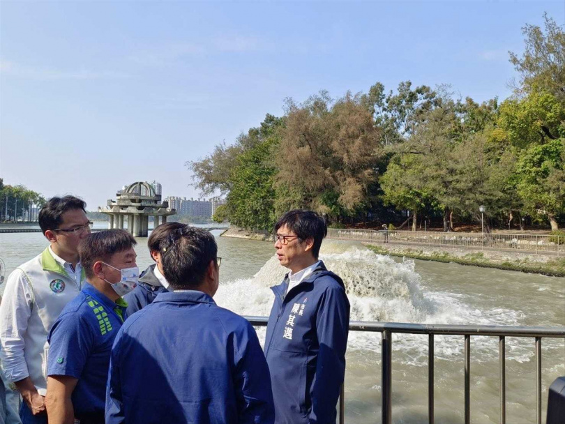 高雄市長陳其邁日前至澄清湖淨水場關心配水情形。（圖／高雄市政府提供）