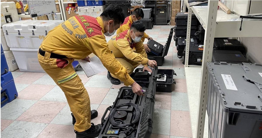 厄瓜多於台灣時間19日凌晨發生芮氏規模6.7的強震，北市搜救隊也整裝待命，做好隨時前往救援的準備。(圖／翻攝畫面)