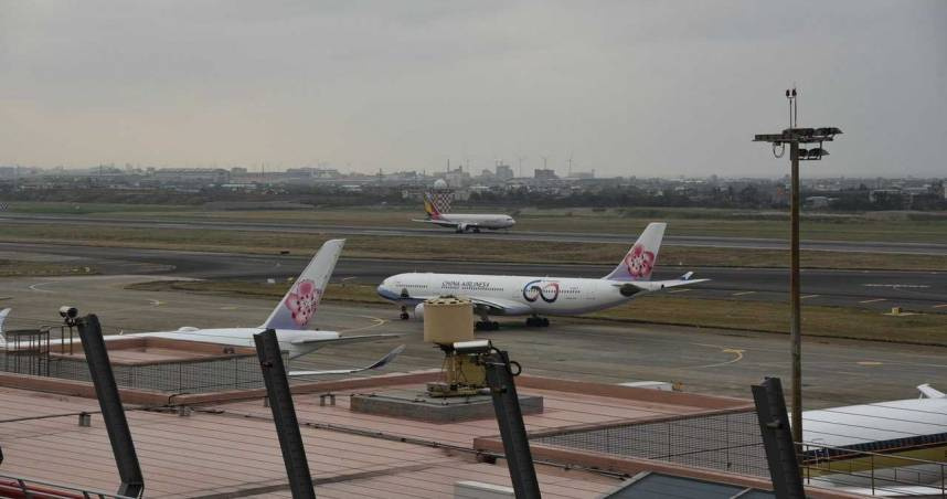 桃園機場跑道疑遭無人機亂入。（圖／桃園機場提供）