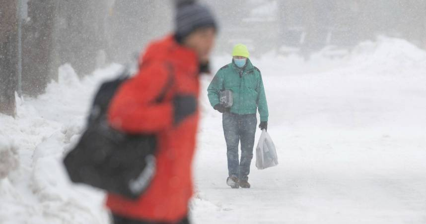 美國境內部分地區日前遭遇強烈的暴風雪，造成一架載有傷患的飛機墜毀。（示意圖／達志／美聯社）