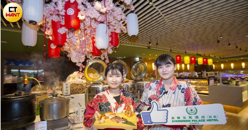 嘉義正逢櫻花季，長榮文苑酒店也趁勢推出日本美食節吸客。（圖／黃威彬攝）