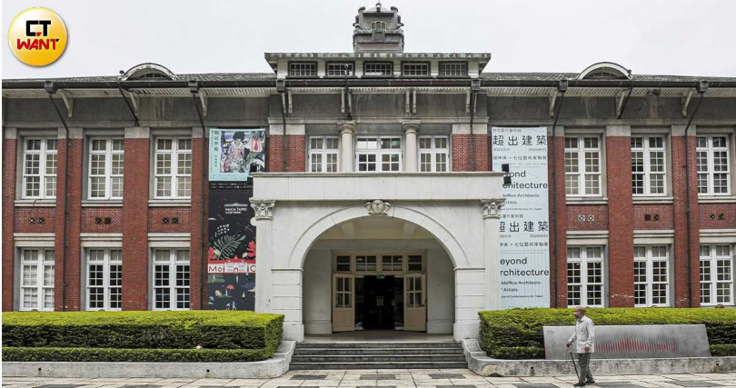 台北當代藝術館建築前身為日治時期的建成小學校，現作為展示國內外當代藝術展覽的據點。（圖／林士傑攝）