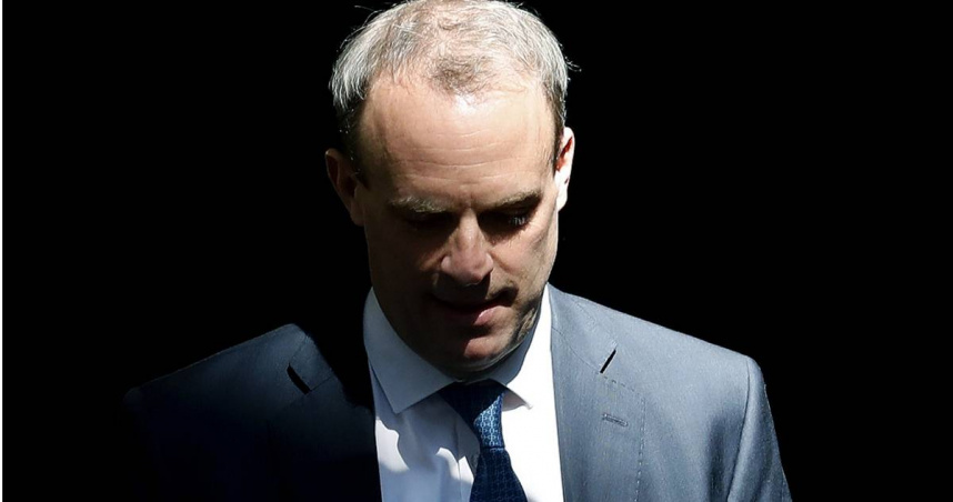 英國副首相兼任司法大臣拉布（Dominic Raab）宣布辭職下台。（圖／達志／美聯社）