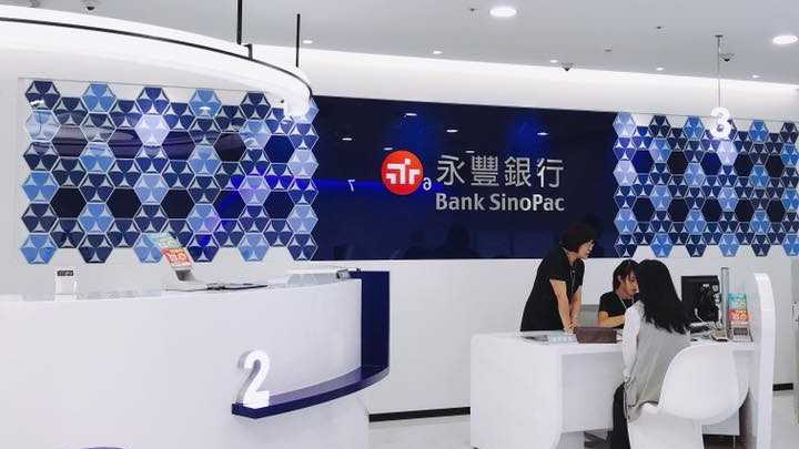 永豐金控旗下銀行、證券等近幾年積極數位轉型，擁抱年輕世代客層，圖為南港數位分行。（圖／翻攝自永豐金臉書）