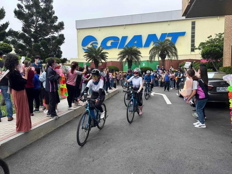 騎車若代替開車，可有效減碳，目前無法賺碳權，但成功帶出減碳意識。（圖／翻攝自捷安特自行車臉書）