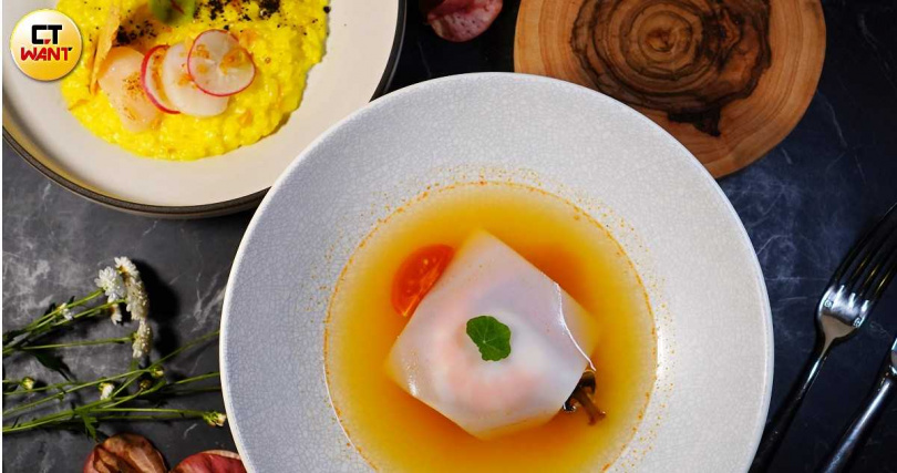 「南島風味海鮮湯」（中）添加了香茅、檸檬葉與南薑，「北海道干貝小米油蔥燉飯」（左上）也搭配薑黃、椰奶做出濃郁的南島風燉飯。（圖／魏妤靜攝）