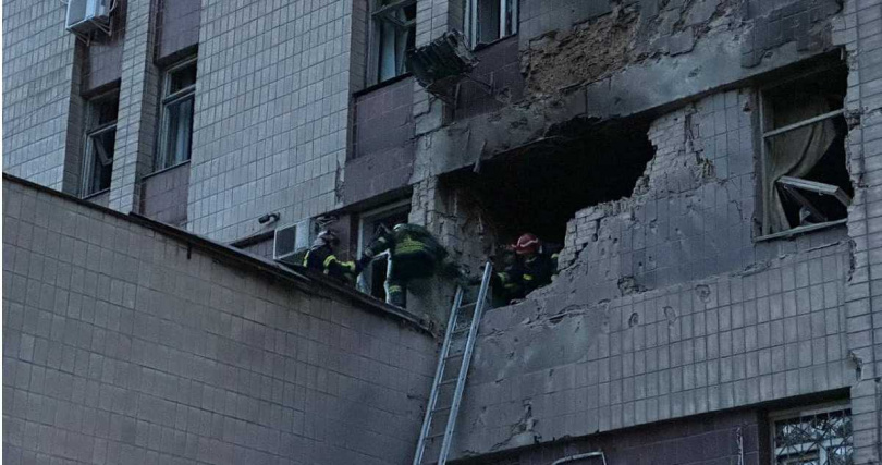 基輔遭俄國無人機襲擊。（圖／翻攝自推特）