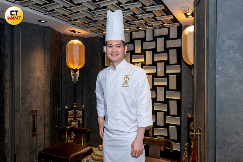 香宮主廚廖晉輝提到台灣人相較於星馬地區口味偏清淡，所以他會著重在帶出料理香氣、同時減低鹹度。（圖／焦正德攝）