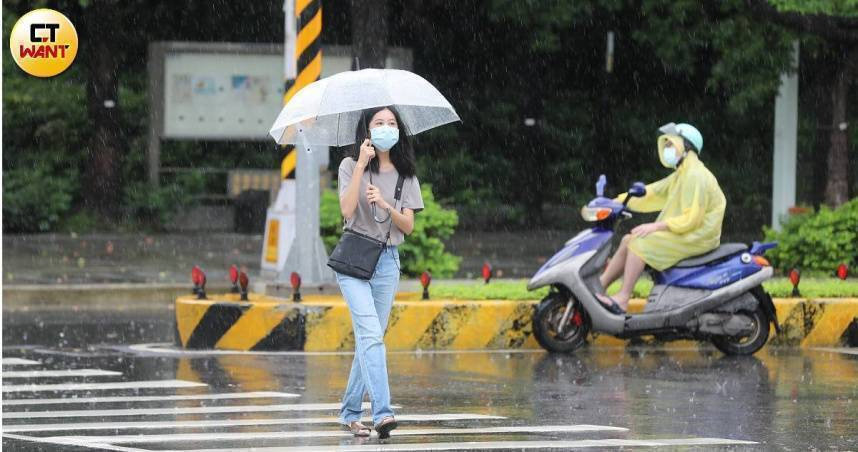 氣象局針對7縣市發布大雨特報。（示意圖／張文玠攝）