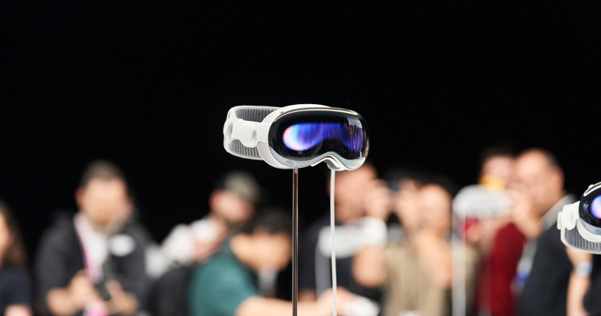 蘋果（Apple）宣布推出MR頭戴裝置Apple Vision Pro的全新軟體工具和技術。（圖／蘋果提供）