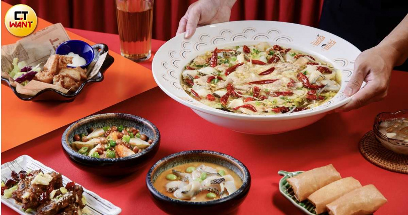 「招牌酸菜魚」以絕佳的酸菜湯底配上滑嫩Q彈的烏鱧魚片，酸、麻、香、辣極度開胃。（圖／漢來美食提供）