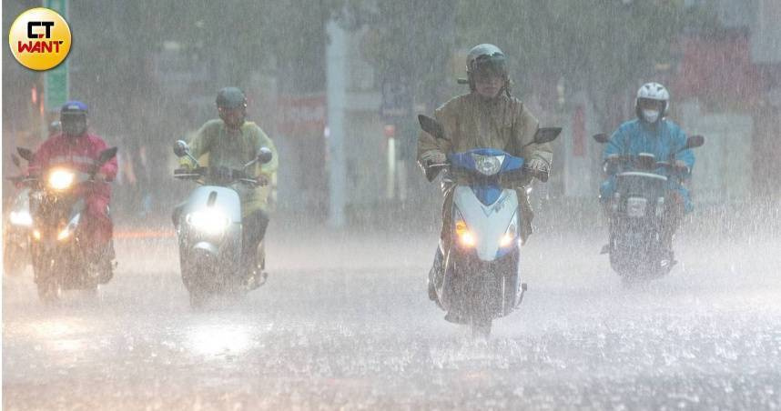 中度颱風杜蘇芮來勢洶洶，11縣市慎防大雨、豪雨、大豪雨甚至超大豪雨。（示意圖／黃耀徵攝）