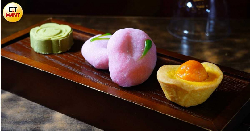 光正堂的傳統糕餅、麻糬壽桃很受喜愛。