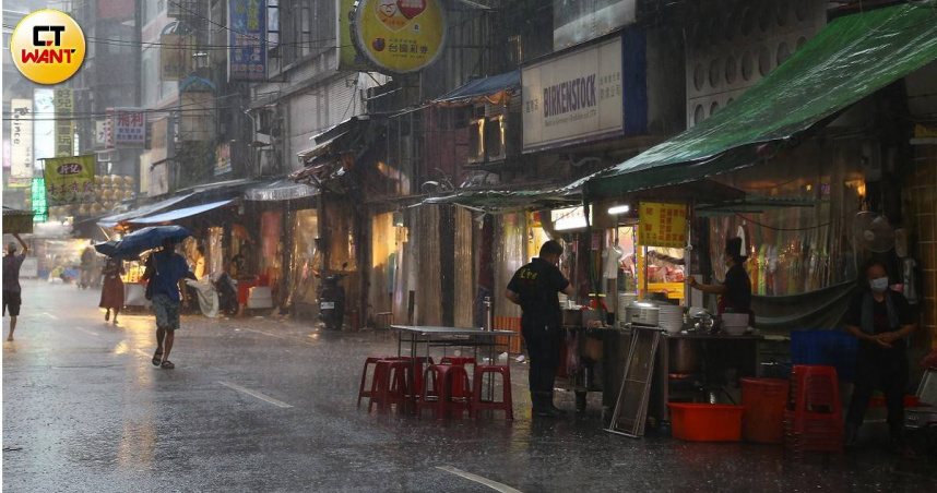 今（1日）颱風外圍雲系影響，台灣北部地區、基隆北海岸及金門、馬祖有局部短暫陣雨。（示意圖／黃鵬杰攝）