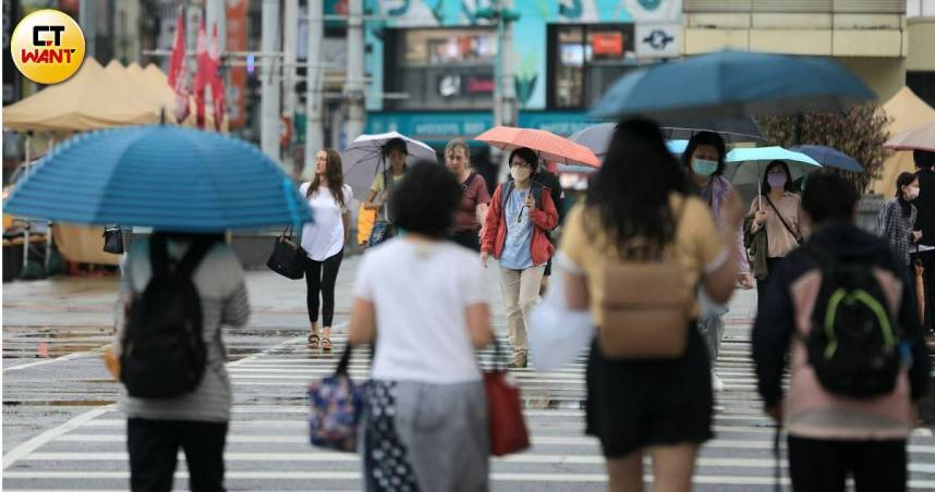 中颱「卡努」來勢洶洶。（示意圖／周志龍攝）