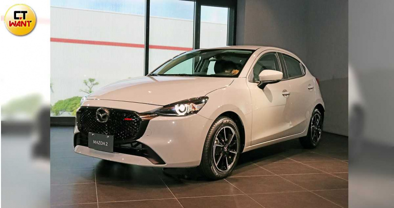 近期才剛推出的小改款Mazda 2也同步亮相。（圖／劉芯衣攝）