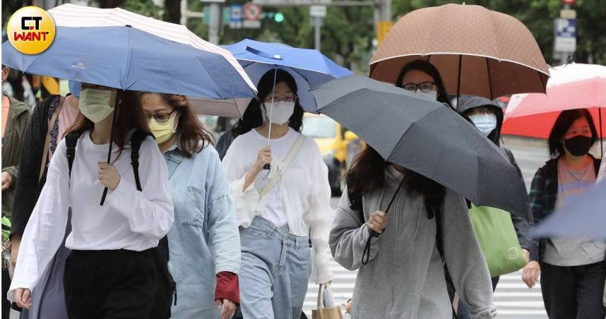 西半部明、後天要注意局部大雨。（示意圖／劉耿豪攝）