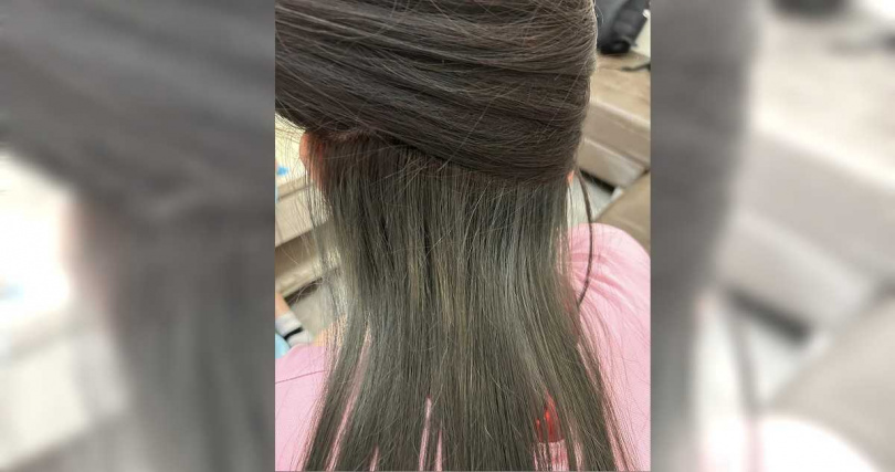 女國中生去漂染頭髮被收9800元，許多網友見照片後表示技術拙劣，直呼不合理。（圖／翻攝抱怨公社）