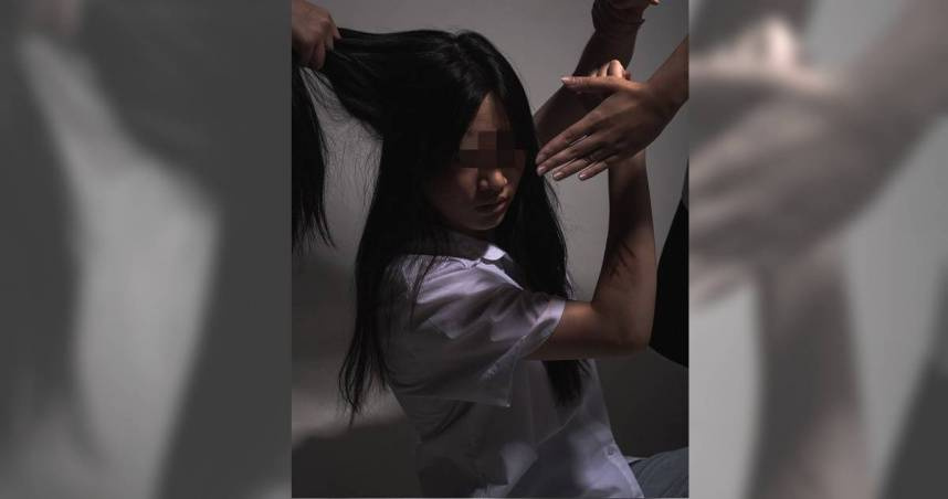 馬來西亞一名女學生在考試會場慘遭連甩5巴掌，衝突原因曝光了。（示意圖，非當事人／Pexels）