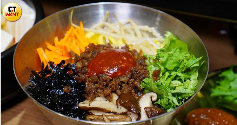 消費者可自由組合「韓式六色拌飯」。