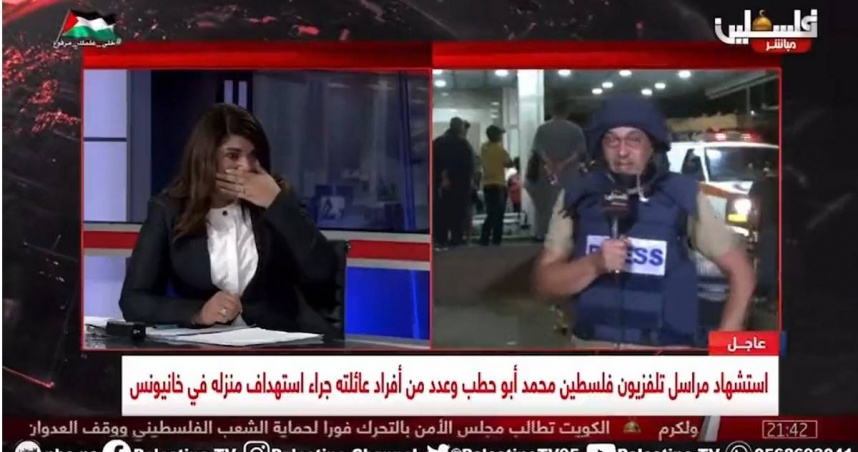 巴勒斯坦電視台記者巴希爾邊說邊脫下自己的頭盔和寫著「媒體」（PRESS）字樣的防護背心。（圖／翻攝自X平台／Clash Report）