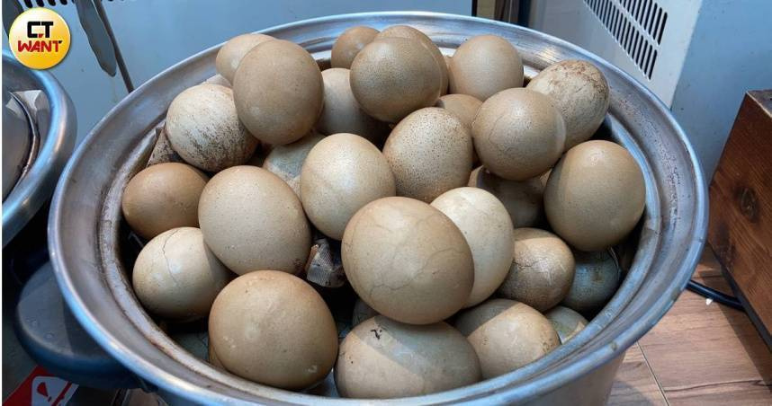 雞蛋蛋價連三週下跌，如今蛋農也擔心農曆年後是否大崩盤。（示意圖／陳柔蓁攝）