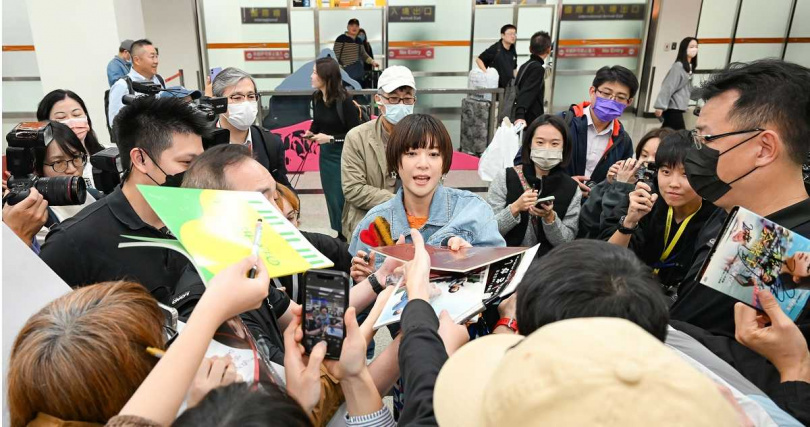 上野樹里親切停留簽名，讓現場粉絲興奮不已。（圖／天馬行空提供）