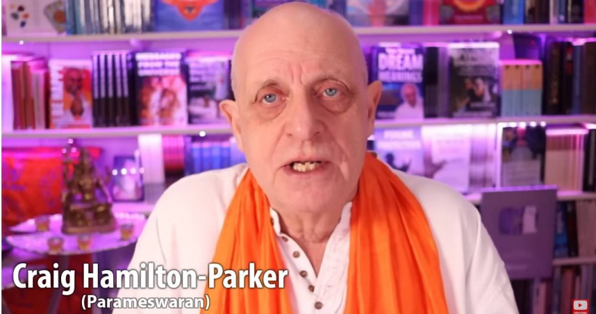 69歲通靈預言家帕克（Craig Hamilton-Parker）。（圖／翻攝自YouTube／Craig Hamilton-Parker）